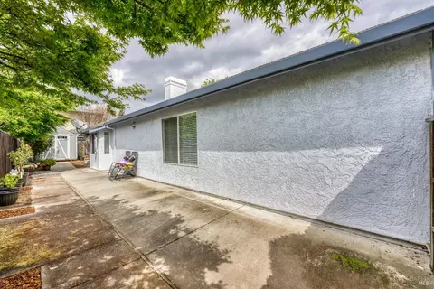 Exterior - 1350 Rehrmann Dr, Dixon, CA 95620 photo 4 of 18