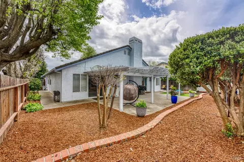 Exterior - 1350 Rehrmann Dr, Dixon, CA 95620 photo 9 of 18