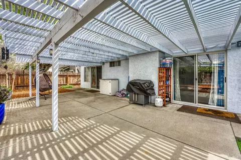 Exterior - 1350 Rehrmann Dr, Dixon, CA 95620 photo 6 of 18