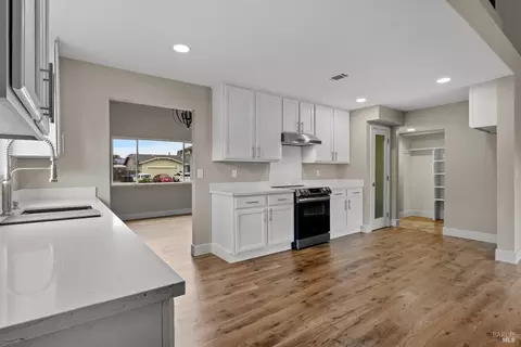 Kitchen - 1143 Mockingbird Ln, Fairfield, CA 94533 photo 2 of 4