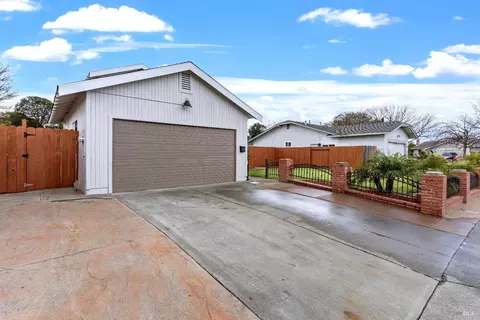 Exterior - 1143 Mockingbird Ln, Fairfield, CA 94533 photo 3 of 10