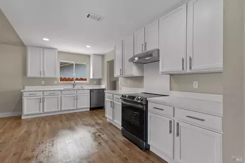 Kitchen - 1143 Mockingbird Ln, Fairfield, CA 94533 photo 4 of 4
