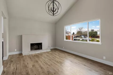 Living - 1143 Mockingbird Ln, Fairfield, CA 94533 photo 2 of 2