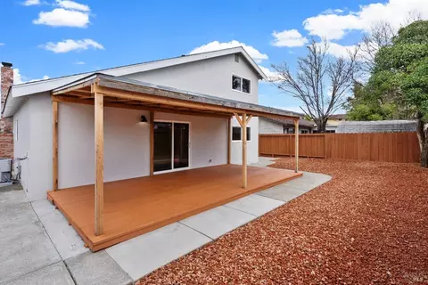 Exterior - 1143 Mockingbird Ln, Fairfield, CA 94533 photo 8 of 10