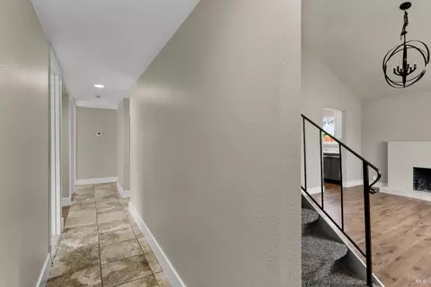 Entry Way - 1143 Mockingbird Ln, Fairfield, CA 94533 photo 2 of 4