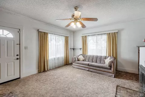 Living - 1911 Broadway St, Vallejo, CA 94589 photo 1 of 2