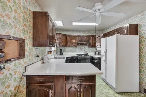Kitchen - 1911 Broadway St, Vallejo, CA 94589 photo 1 of 3