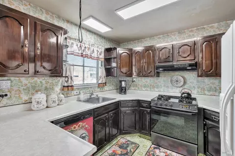 Kitchen - 1911 Broadway St, Vallejo, CA 94589 photo 3 of 3