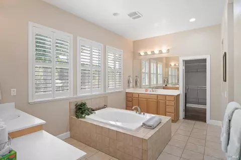 Bath - 9010 Starr Rd, Windsor, CA 95492 photo 4 of 8