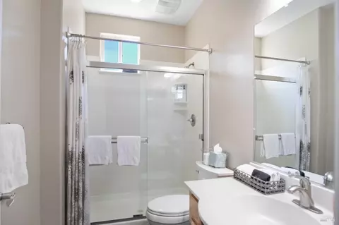Bath - 9010 Starr Rd, Windsor, CA 95492 photo 1 of 8