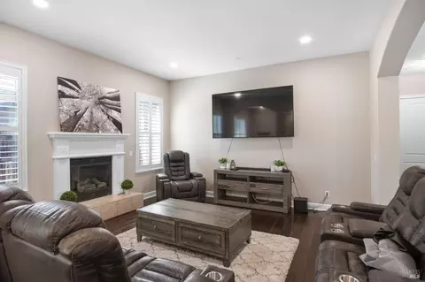 Living - 9010 Starr Rd, Windsor, CA 95492 photo 1 of 3
