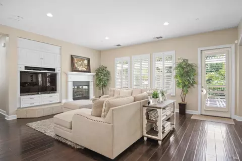 Living - 9010 Starr Rd, Windsor, CA 95492 photo 2 of 3