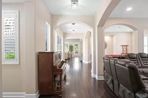 Entry Way - 9010 Starr Rd, Windsor, CA 95492 photo 4 of 8