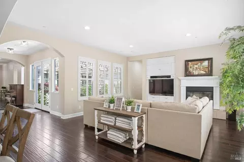 Living - 9010 Starr Rd, Windsor, CA 95492 photo 3 of 3