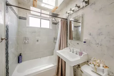 Bath - 901 Lassen St, Vallejo, CA 94591 photo 4 of 5