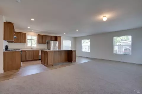 Living - 18 Terrace Dr #18, Cotati, CA 94931 photo 3 of 4