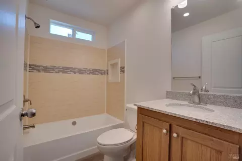 Bath - 18 Terrace Dr #18, Cotati, CA 94931 photo 1 of 2