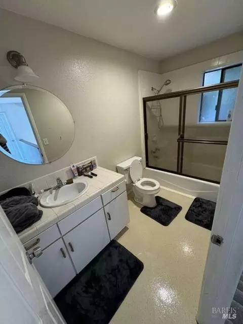 Bath - 2055 Perch Pl, Willits, CA 95490 photo 2 of 3