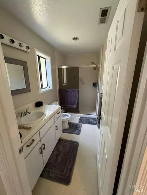 Bath - 2055 Perch Pl, Willits, CA 95490 photo 1 of 3