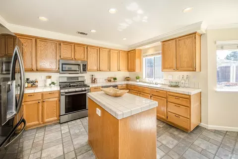 Kitchen - 1550 Mccormack Ct, Dixon, CA 95620 photo 1 of 5
