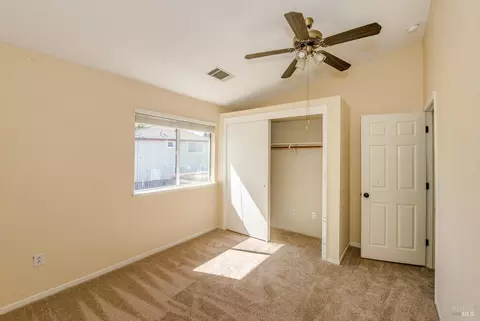 Bedroom - 1550 Mccormack Ct, Dixon, CA 95620 photo 6 of 11