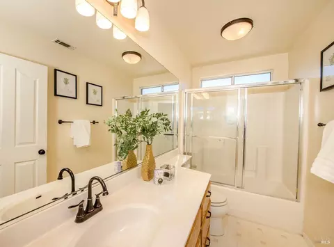 Bath - 1550 Mccormack Ct, Dixon, CA 95620 photo 10 of 10