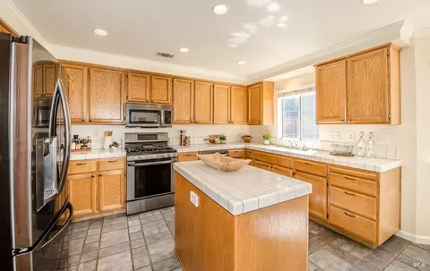 Kitchen - 1550 Mccormack Ct, Dixon, CA 95620 photo 5 of 5