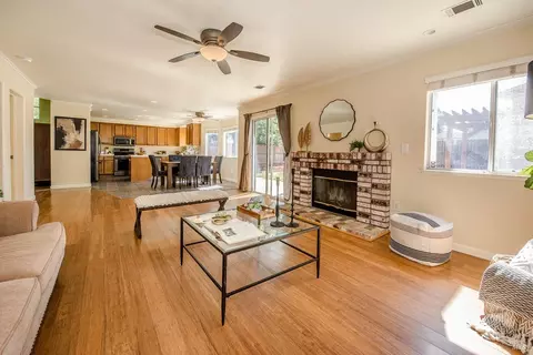 Living - 1550 Mccormack Ct, Dixon, CA 95620 photo 6 of 8