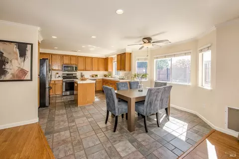 Dining - 1550 Mccormack Ct, Dixon, CA 95620 photo 2 of 4