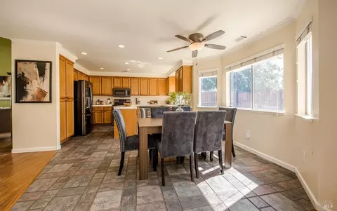 Dining - 1550 Mccormack Ct, Dixon, CA 95620 photo 3 of 4