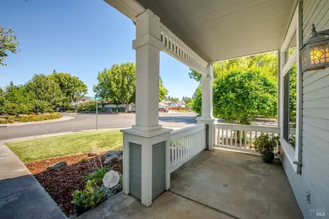 Exterior - 1550 Mccormack Ct, Dixon, CA 95620 photo 3 of 22
