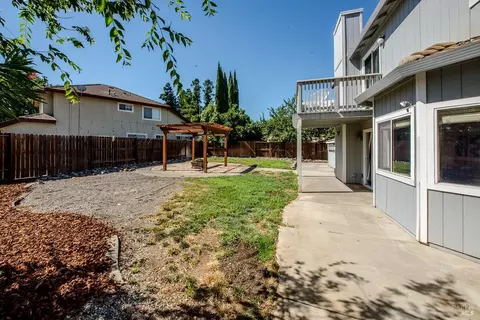 Exterior - 1550 Mccormack Ct, Dixon, CA 95620 photo 16 of 22