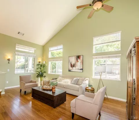 Living - 1550 Mccormack Ct, Dixon, CA 95620 photo 2 of 8