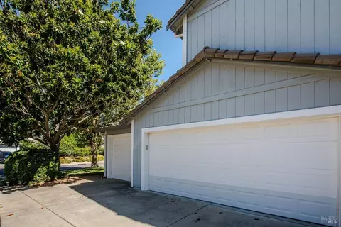 Exterior - 1550 Mccormack Ct, Dixon, CA 95620 photo 7 of 22