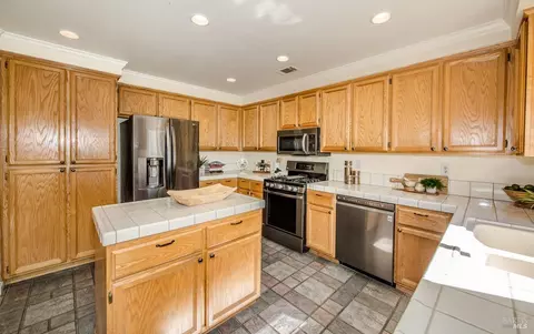 Kitchen - 1550 Mccormack Ct, Dixon, CA 95620 photo 4 of 5