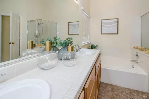 Bath - 1550 Mccormack Ct, Dixon, CA 95620 photo 1 of 10