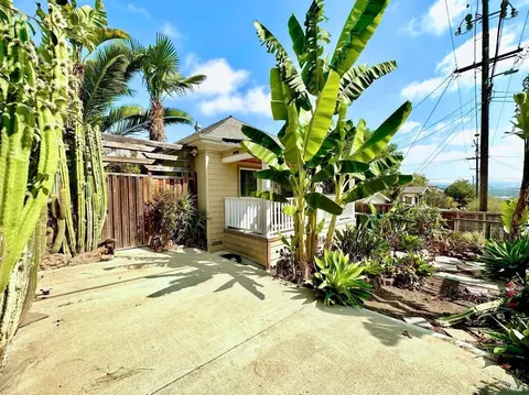 608 Hichborn St, Vallejo, CA 94590 photo 2