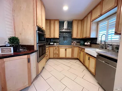 608 Hichborn St, Vallejo, CA 94590 photo 8