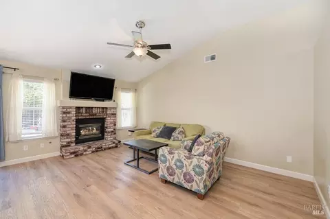 365 Eagle Ln, Vacaville, CA 95687 photo 11