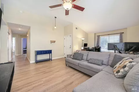 365 Eagle Ln, Vacaville, CA 95687 photo 6