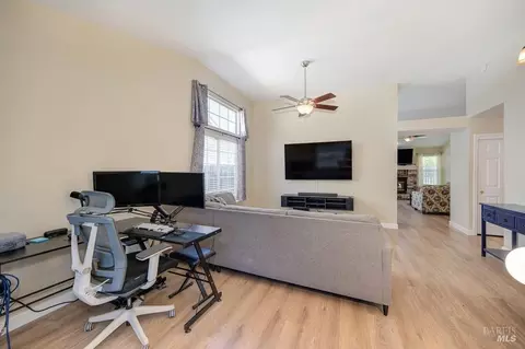 365 Eagle Ln, Vacaville, CA 95687 photo 8