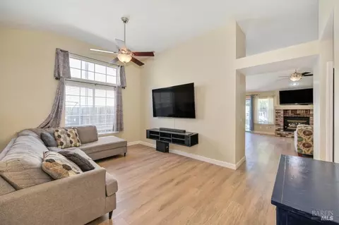 365 Eagle Ln, Vacaville, CA 95687 photo 9