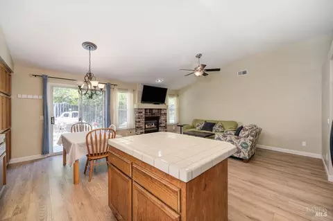 365 Eagle Ln, Vacaville, CA 95687 photo 17
