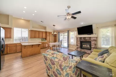 365 Eagle Ln, Vacaville, CA 95687 photo 10
