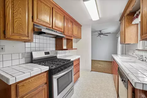 425 Baywood Dr, Vallejo, CA 94591 photo 13