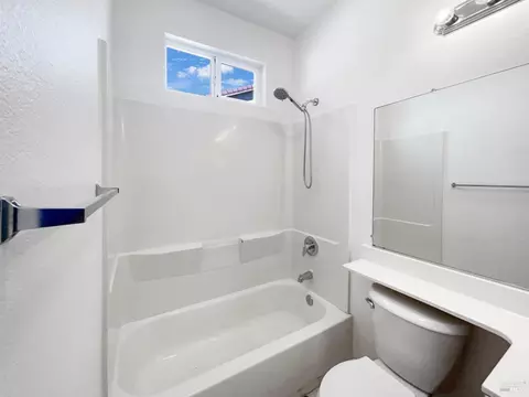 Bath - 314 Vazquez Ct, Dixon, CA 95620 photo 1 of 2