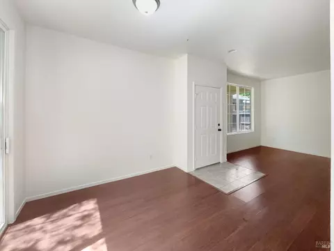 Living - 314 Vazquez Ct, Dixon, CA 95620 photo 2 of 4