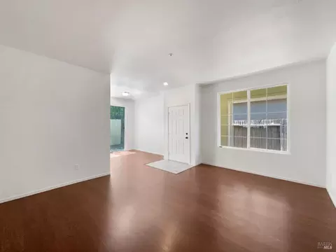 Living - 314 Vazquez Ct, Dixon, CA 95620 photo 1 of 4