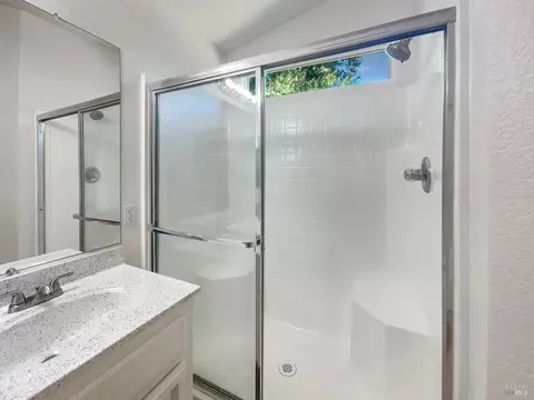 Bath - 1810 Mistler St, Dixon, CA 95620 photo 4 of 5