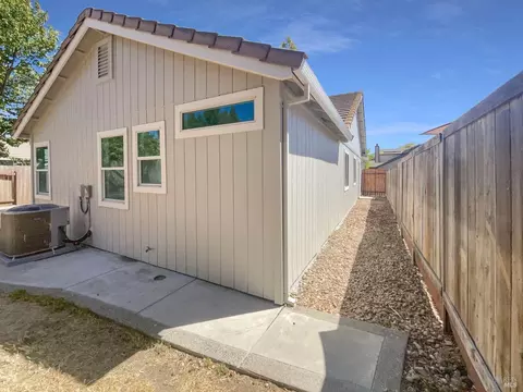 Exterior - 1810 Mistler St, Dixon, CA 95620 photo 8 of 11